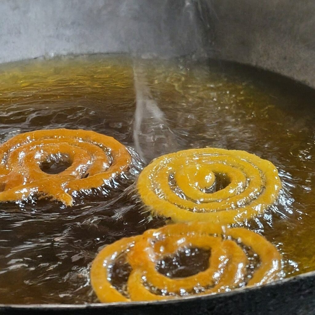 jalebi kaise banate hai ? ( svadisht anuthi dahi jalebi banane ki 1 recipe) 2 jalebi kaise banate hai